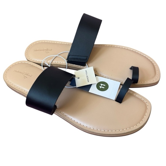 NWT Universal Thread Juno Toe Ring Flat Sandal, Size 11 - Picture 2 of 5